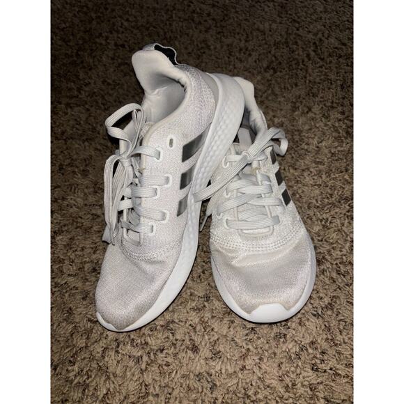 Adidas women's sz. 7.5 white classic sneaker. Nice pair, comfortable - Picture 8 of 8